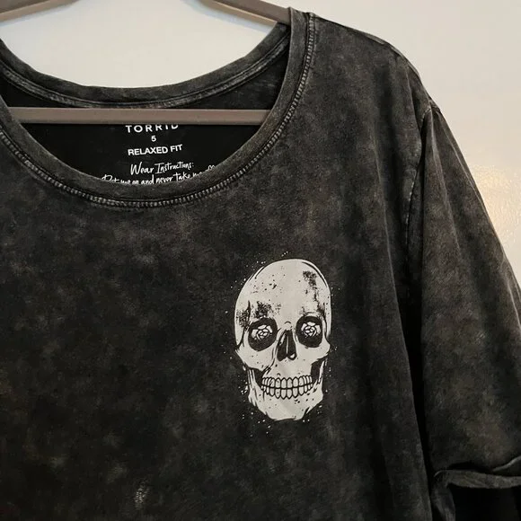Torrid Size 5xl Skull Graphic Mineral Wash Black Tee - Picture 6 of 8